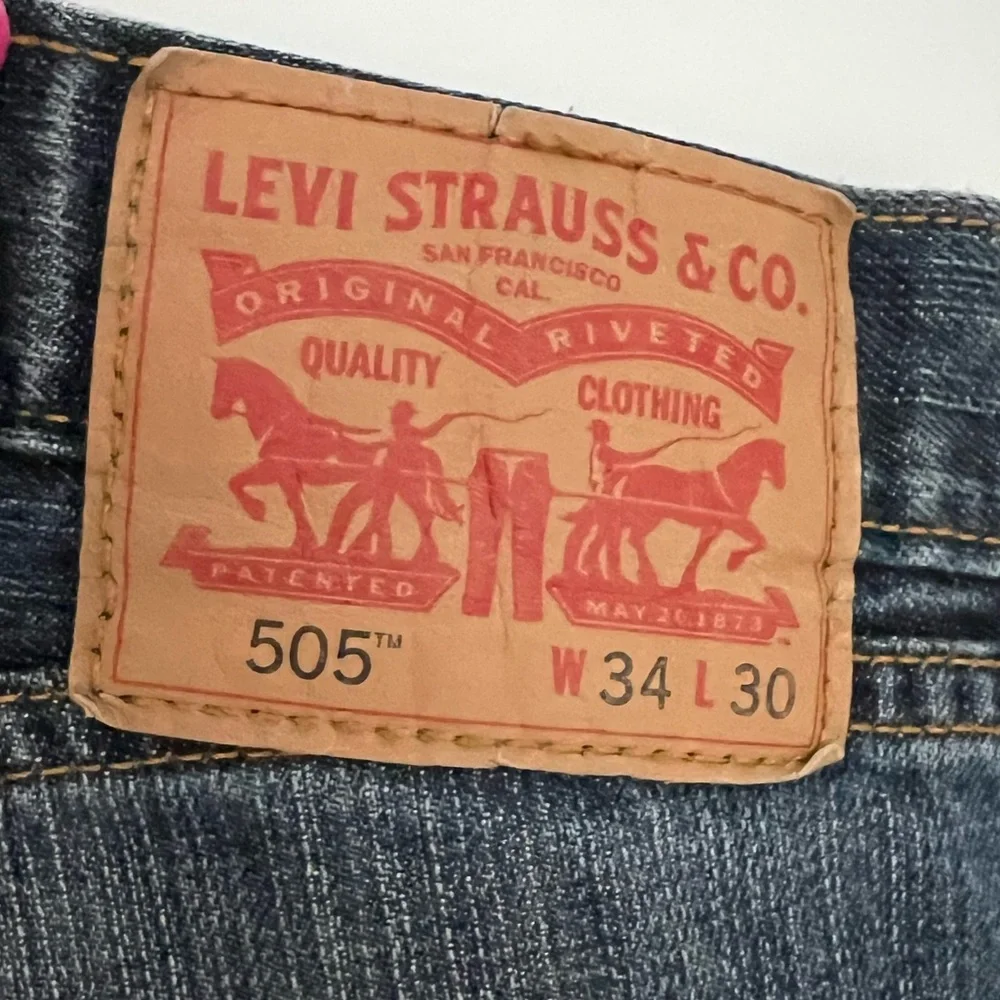 Levi's Men's 505 Blue Jeans in dark wash size 34W 30 L
